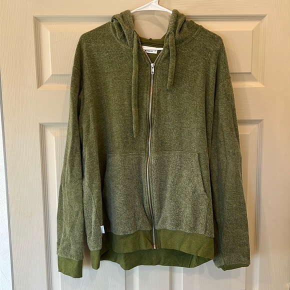 Sweatshirt - Picture 1 of 2